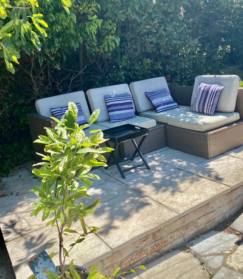 Monmouth House Apartments, Old Town, Dog Friendly Lyme Regis