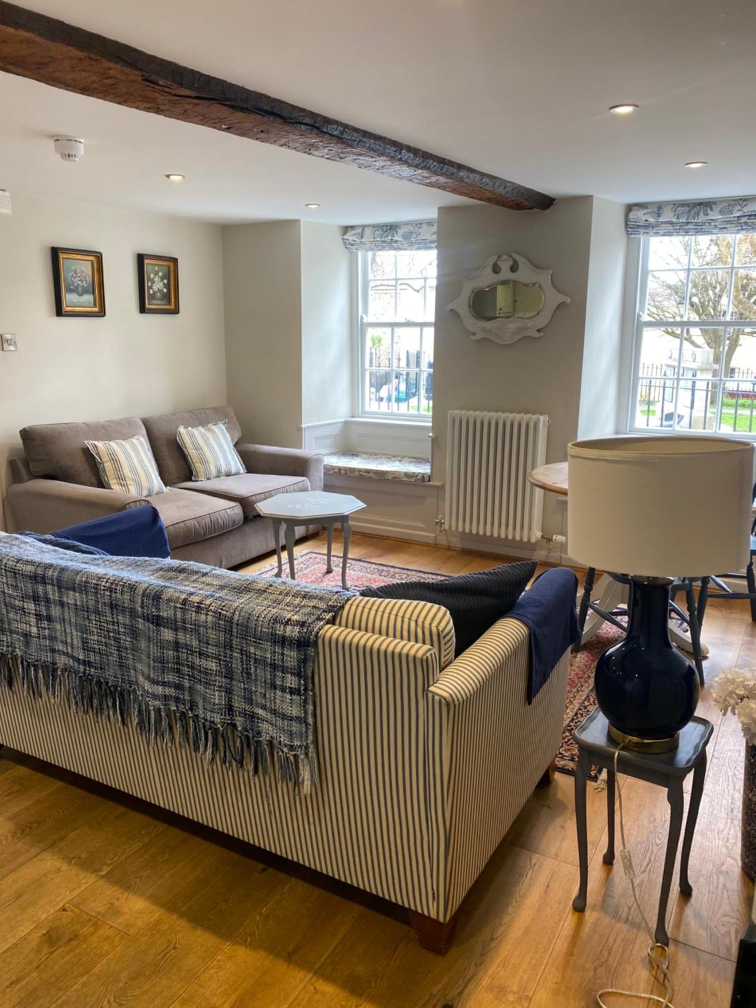 Monmouth House Apartments, Old Town, Dog Friendly Apartment *