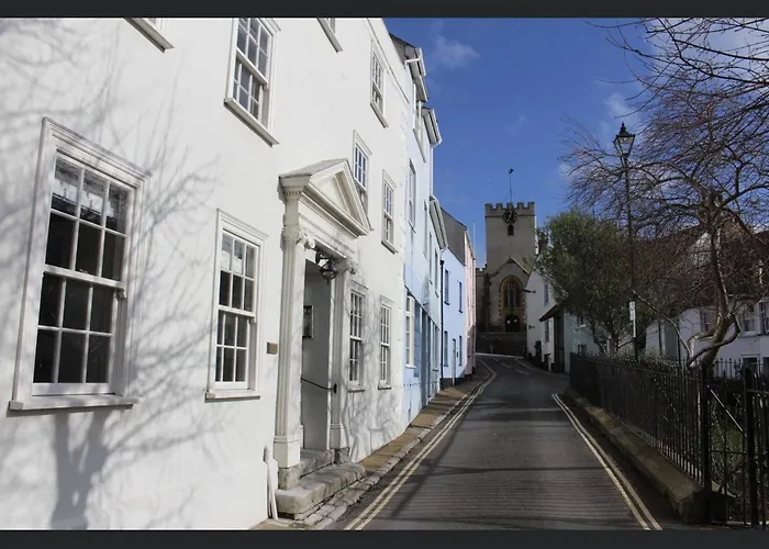 Monmouth House Apartments, Lyme Regis Old Town, Dog Friendly, Parking
