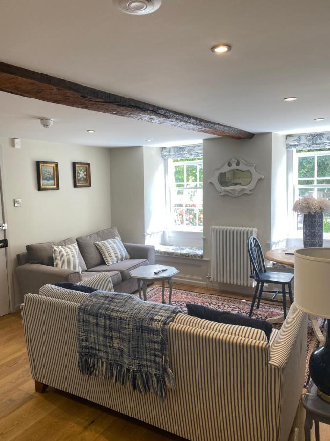 Monmouth House Apartments, Old Town, Dog Friendly, Parking Lyme Regis