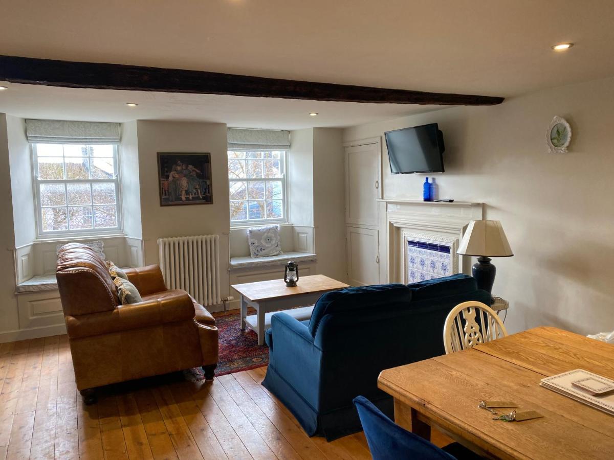 Monmouth House Apartments, Old Town, Dog Friendly, Parking Apartment