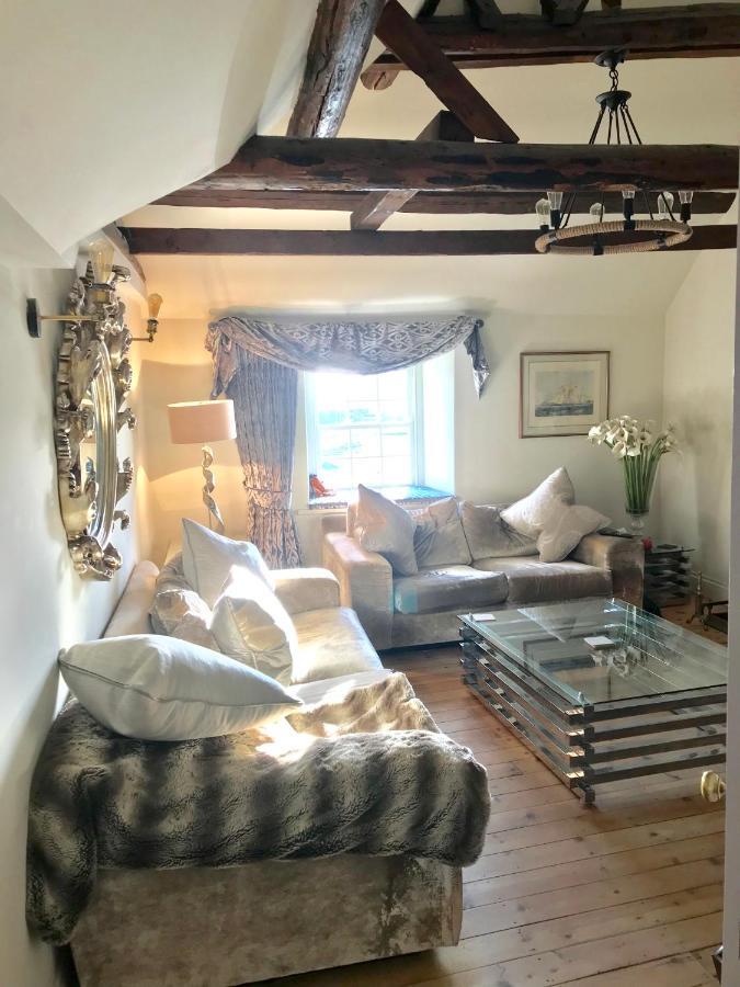 Monmouth House Apartments, Old Town, Dog Friendly, Parking *