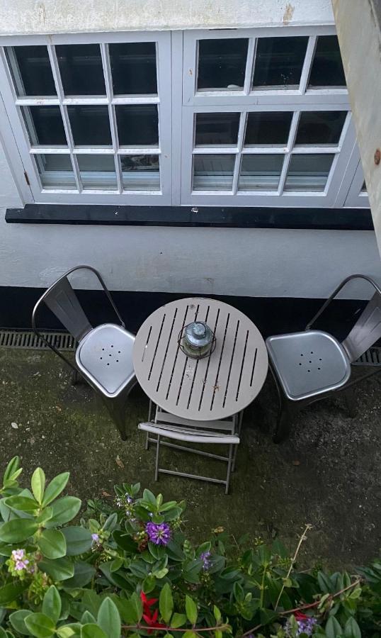 Monmouth House Apartments, Old Town, Dog Friendly, Parking Apartment *