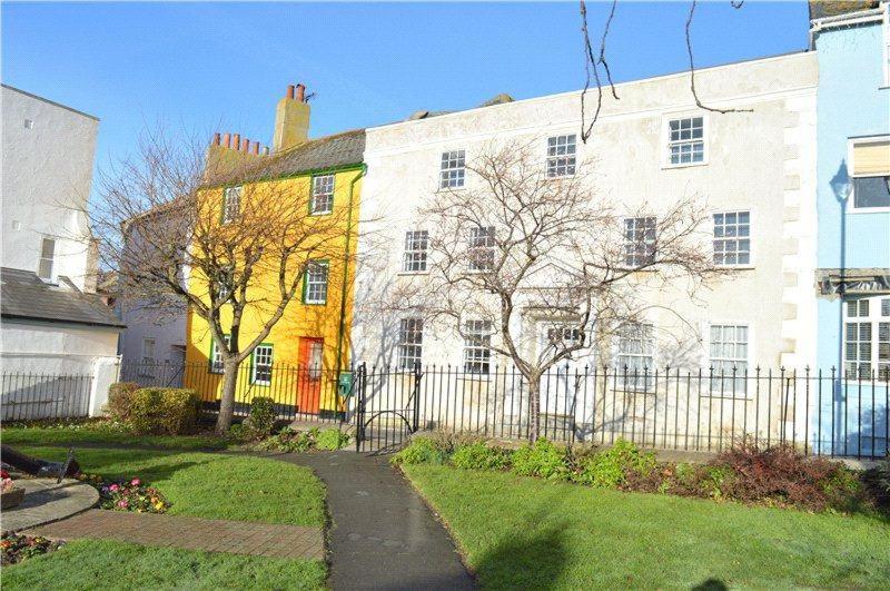 Apartment Monmouth House Apartments, Old Town, Dog Friendly, Parking