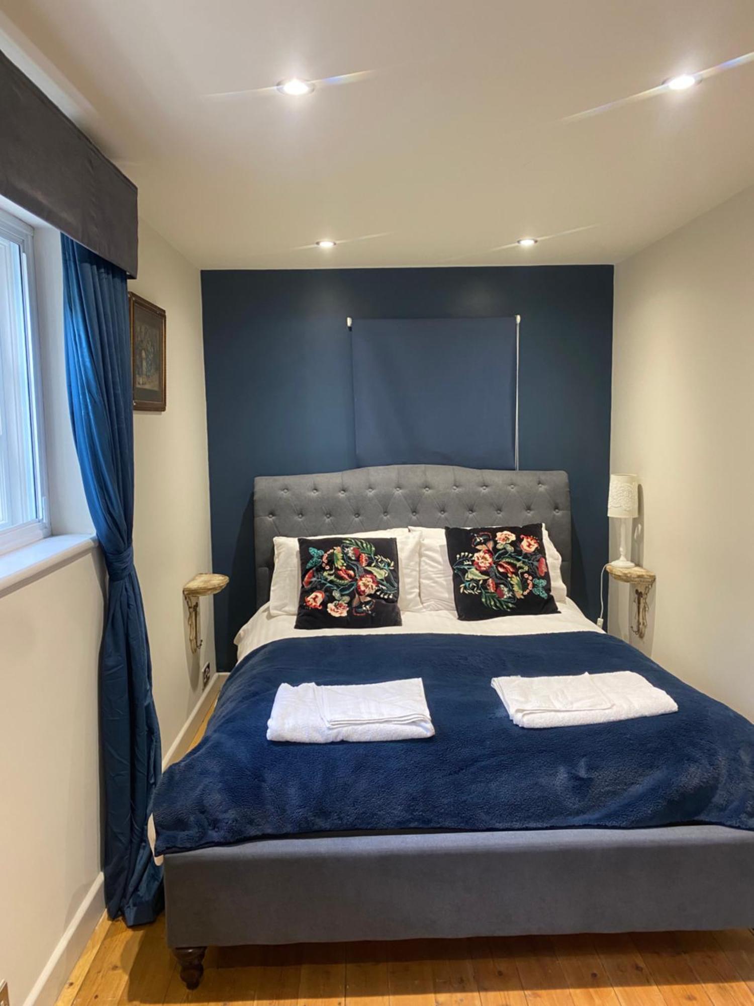Monmouth House Apartments, Old Town, Dog Friendly, Parking Lyme Regis
