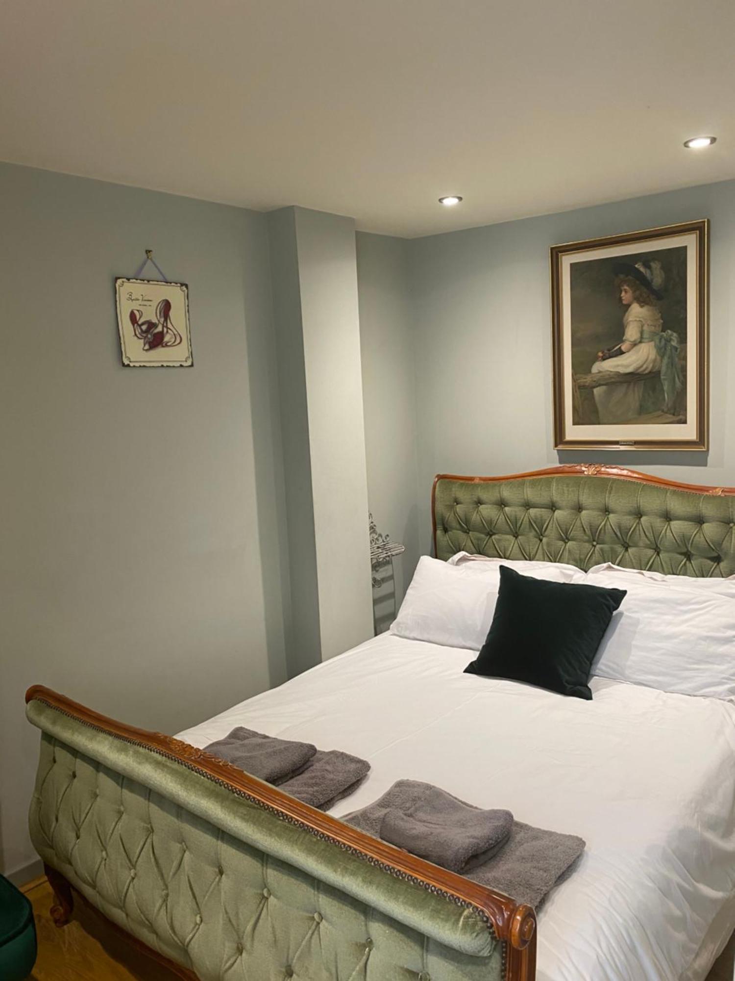 Monmouth House Apartments, Old Town, Dog Friendly, Parking Apartment Lyme Regis