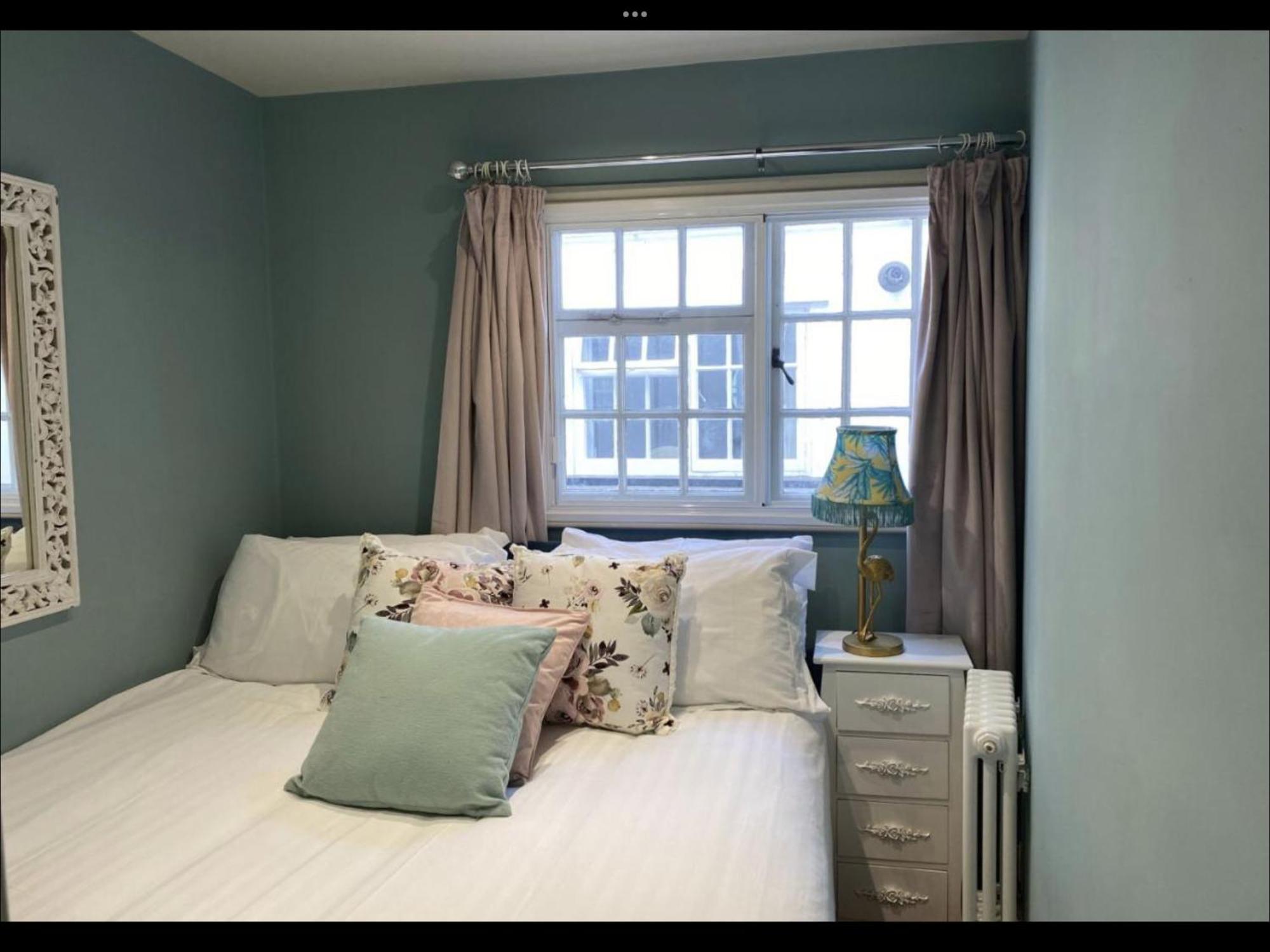 Apartment Monmouth House Apartments, Old Town, Dog Friendly, Parking Lyme Regis