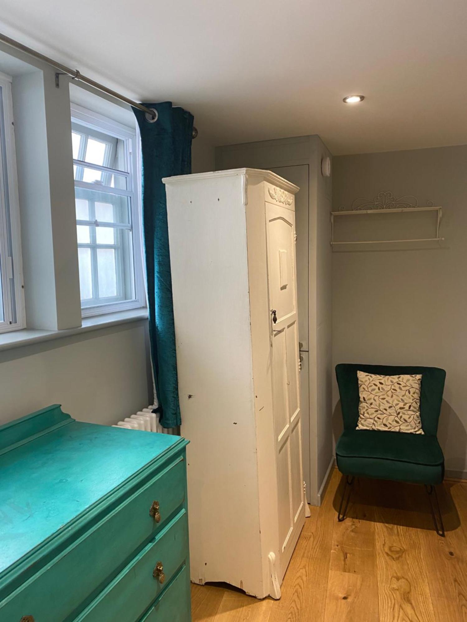 Monmouth House Apartments, Old Town, Dog Friendly, Parking Apartment Lyme Regis