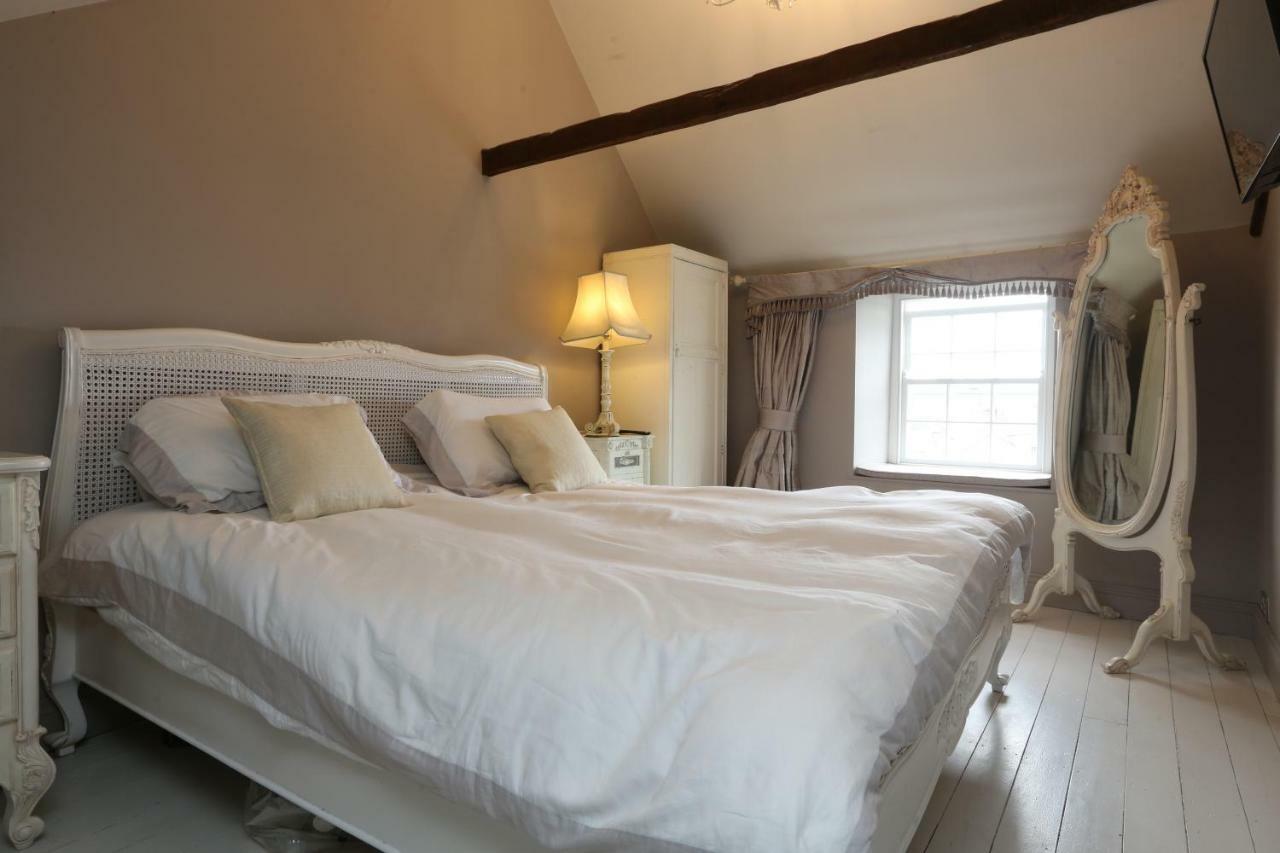 Monmouth House Apartments, Old Town, Dog Friendly, Parking Apartment Lyme Regis